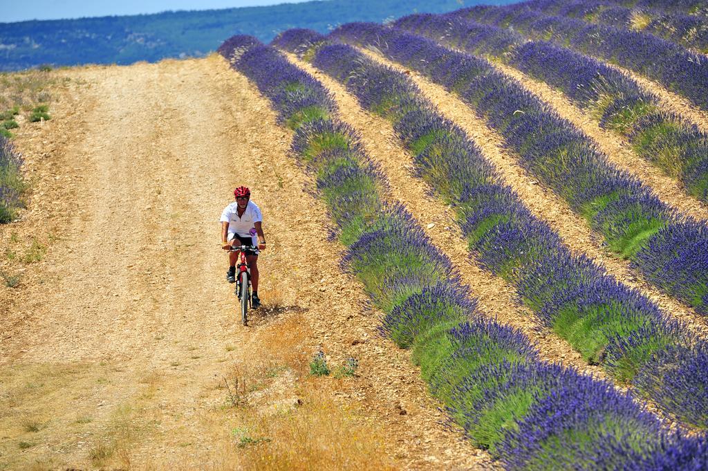 Vvf Drome Provence Hotel Монбран-ле-Бен Екстериор снимка