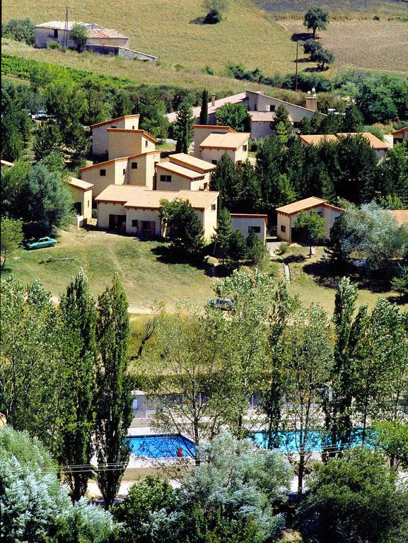 Vvf Drome Provence Hotel Монбран-ле-Бен Екстериор снимка