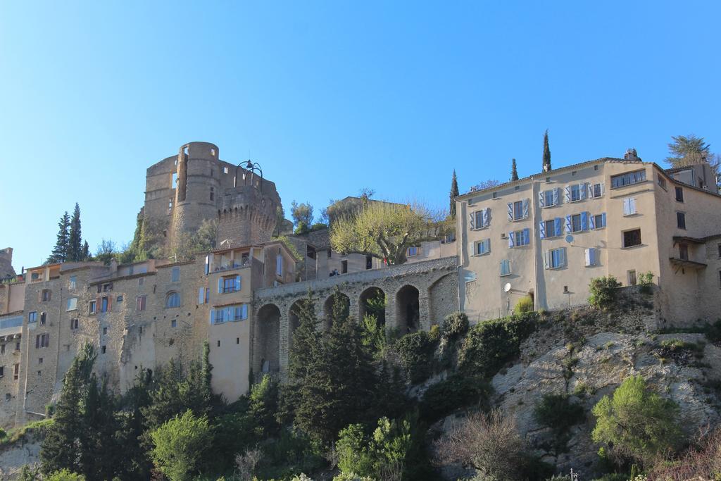 Vvf Drome Provence Hotel Монбран-ле-Бен Екстериор снимка