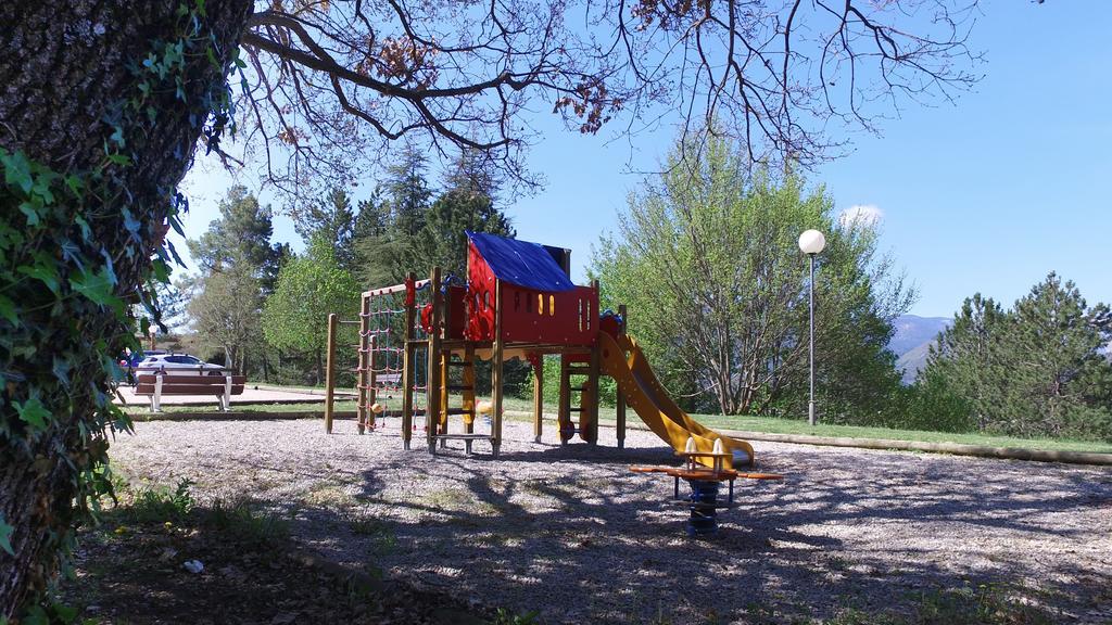 Vvf Drome Provence Hotel Монбран-ле-Бен Екстериор снимка