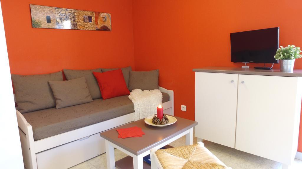 Vvf Drome Provence Hotel Монбран-ле-Бен Екстериор снимка