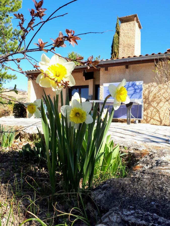 Vvf Drome Provence Hotel Монбран-ле-Бен Екстериор снимка
